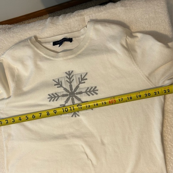 Tommy Hilfiger White Sweater Gray Snowflake and Sleeve Stripes Size L - Picture 11 of 12